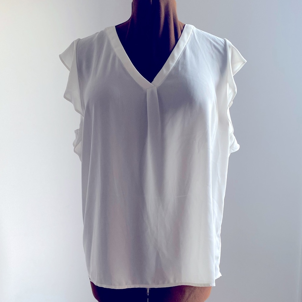 🤍PHILOSOPHY🤍 White frilly sleeveless blouse in XL. Like new condition.